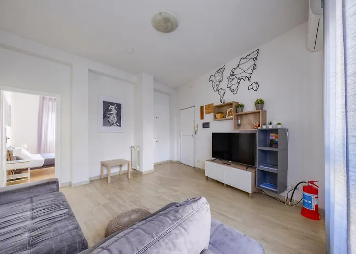 Twelveholly Apartment