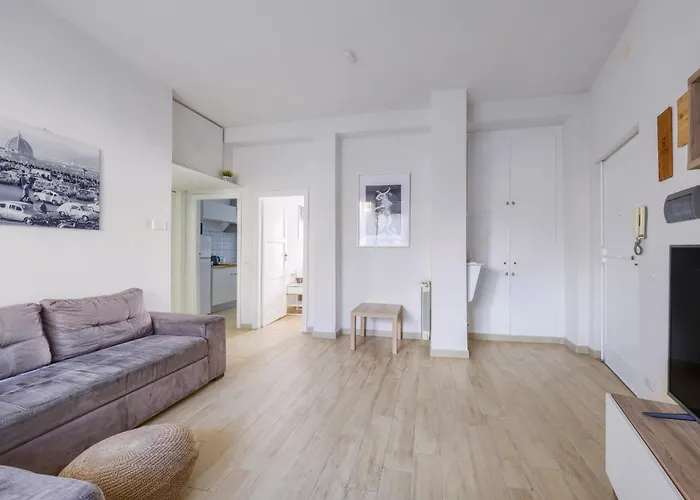 Twelveholly Apartment